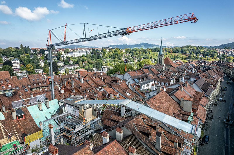 First MK 120-5.1E installs emergency roofs in Bern - Liebherr First MK 120-5.1E installs emergency roofs in Bern - Liebherr