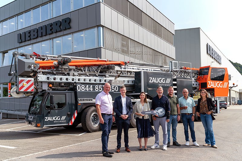 First MK 120-5.1E installs emergency roofs in Bern - Liebherr