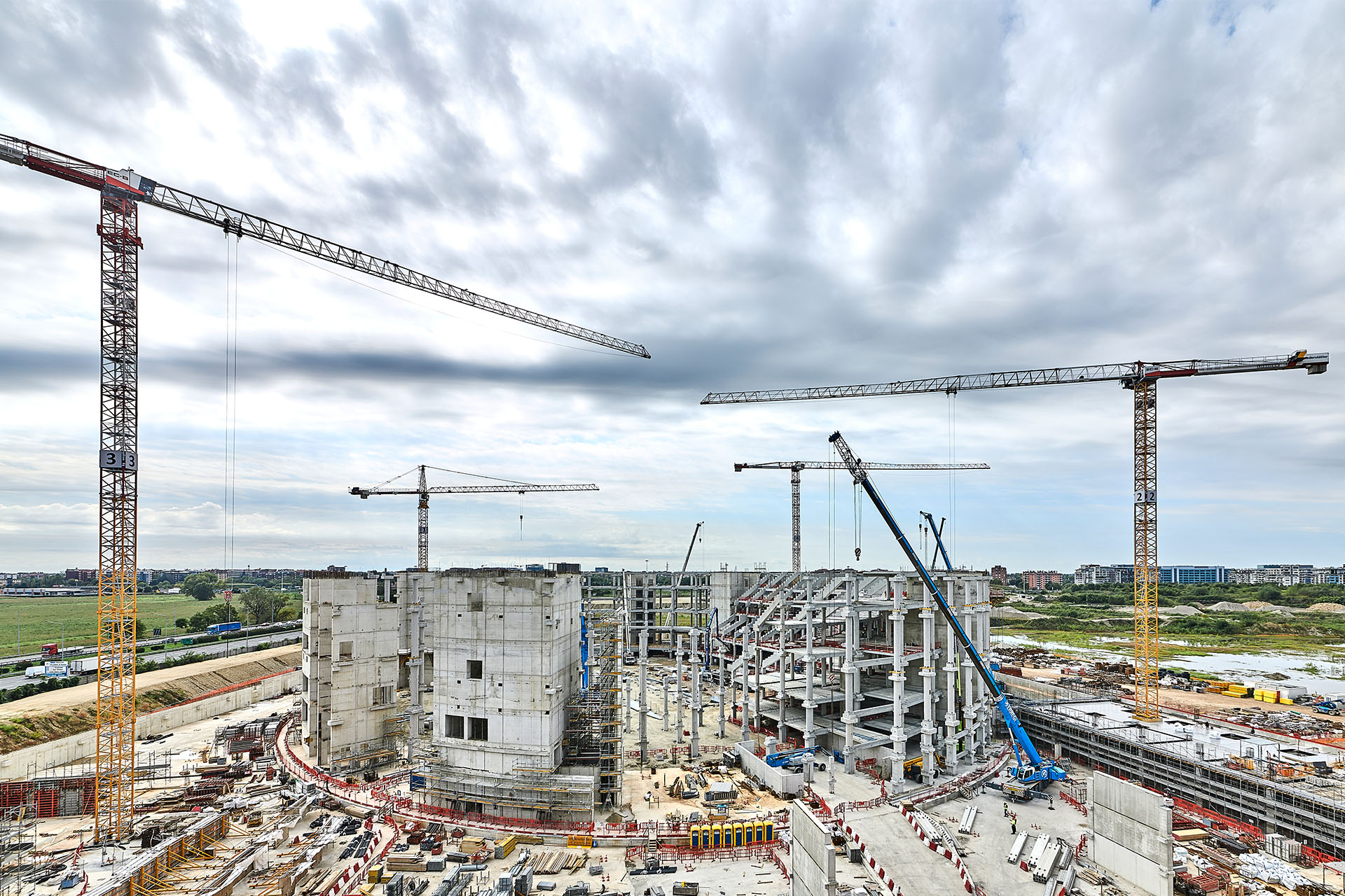 Liebherr-Krane im Einsatz für die Winterspiele 2026 in Italien