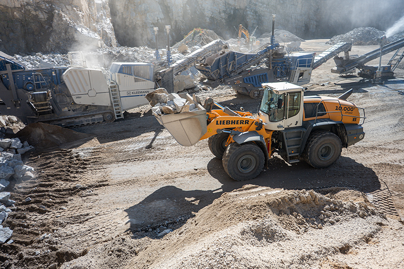 Granitabbau im Bayerischen Wald: 10.000ster XPower-Radlader von Liebherr erweitert Maschinenpark von BERGER