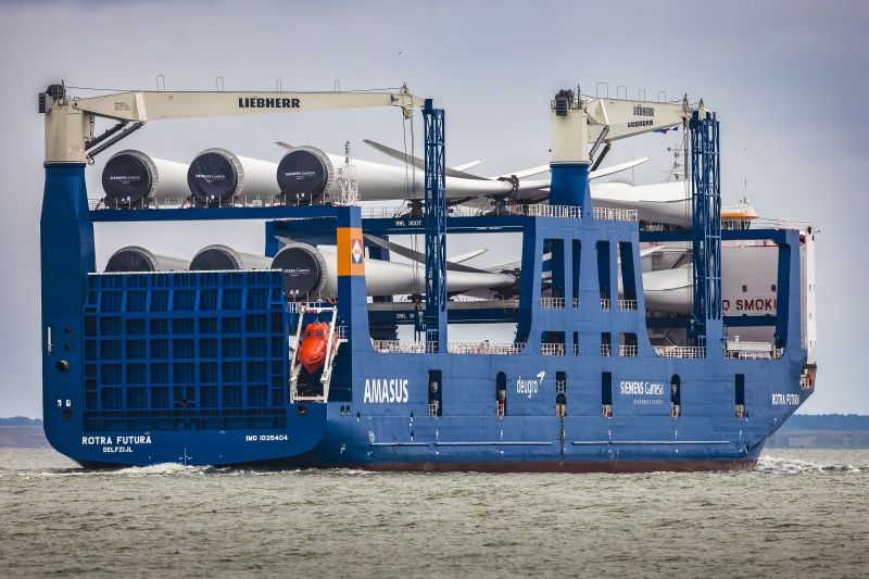 Amasus completes offshore wind fleet rollout with Liebherr LS-C 100 ship cranes