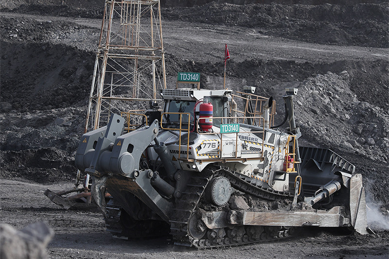 Darma Henwa welcomes its first PR 776 dozers in East Kalimantan