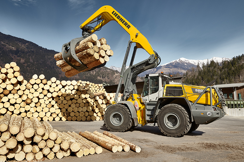 Wheel loaders in focus: 5 features that make the L 580 LogHandler XPower a timber professional