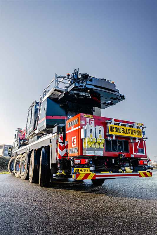 Mammoet receives the first Liebherr LTM 1150-5.4E mobile crane