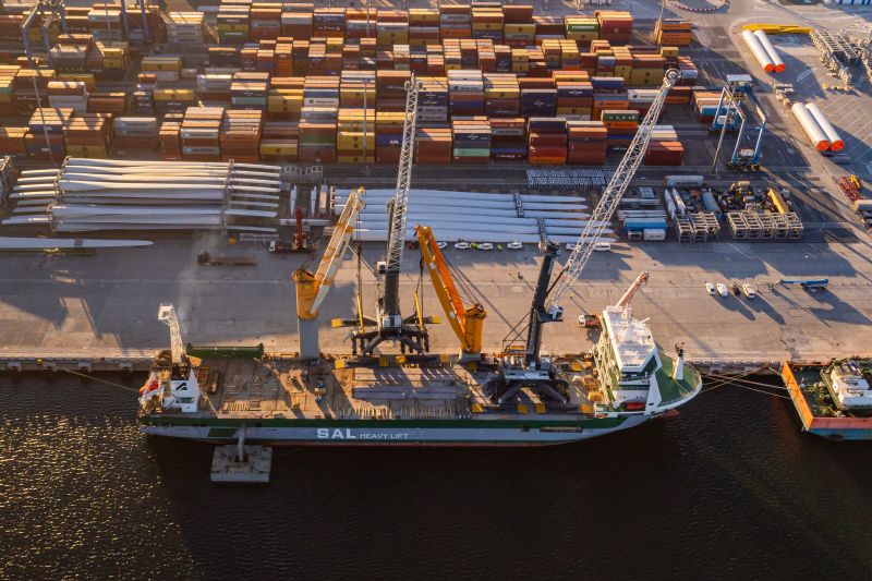 DP World Constanța expands capabilities with electric Liebherr mobile harbour cranes