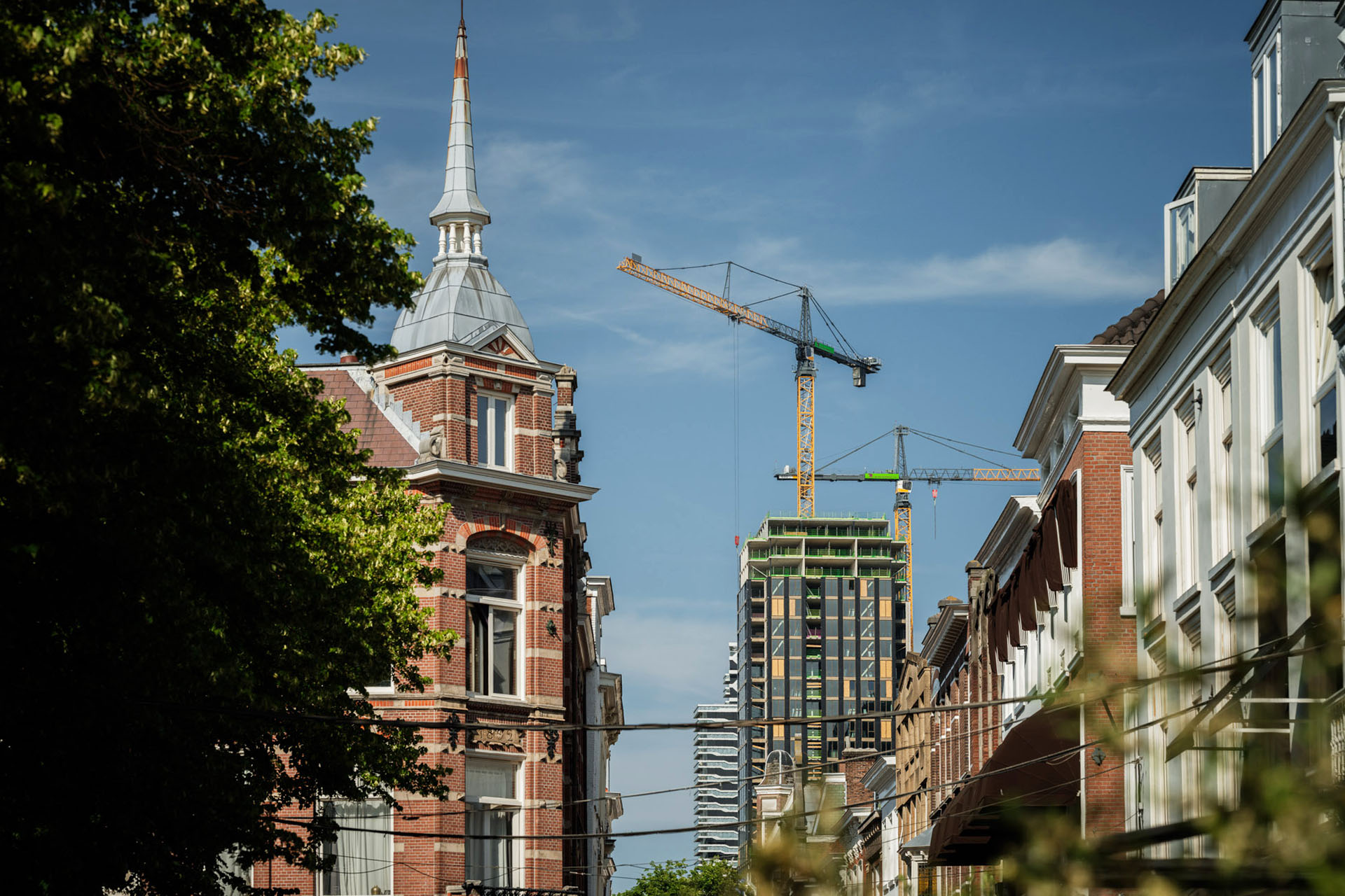 Where engineering meets architecture: Liebherr cranes build the KJ Plein development in Den Haag