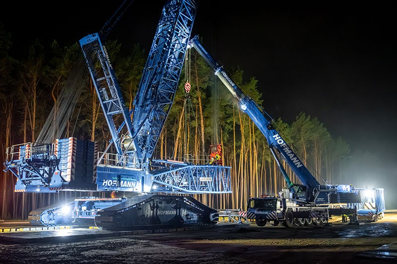 Three Liebherr 800-tonne cranes at a wind farm - Liebherr