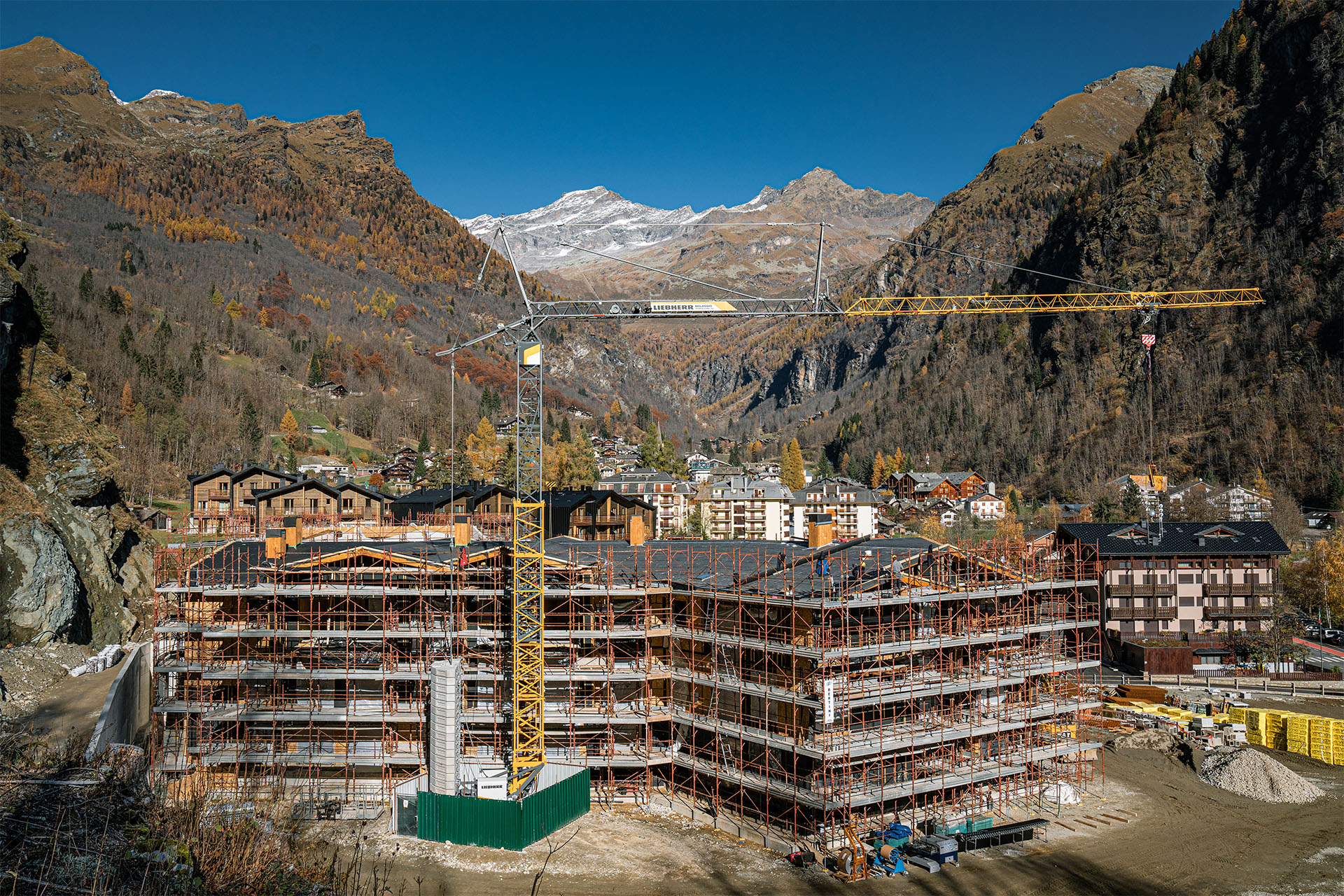 Liebherr supports construction of the Cascata D`Otro Mountain Lodge