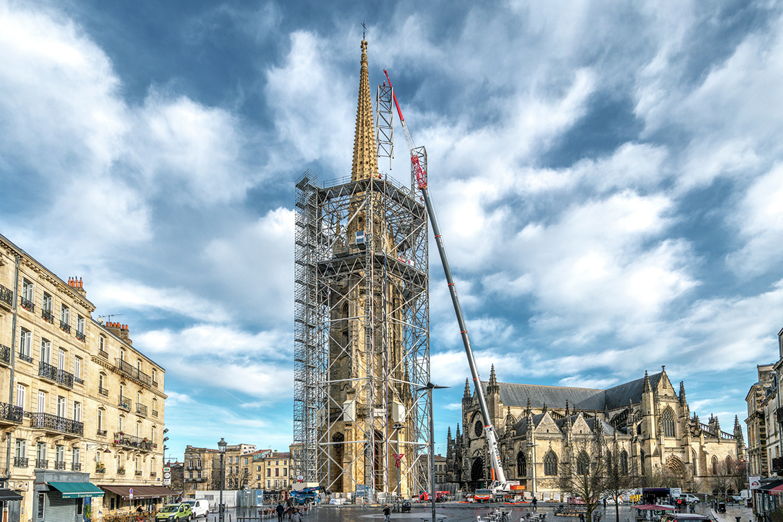 Precision work on the world cultural heritage site Saint-Michel Basilica