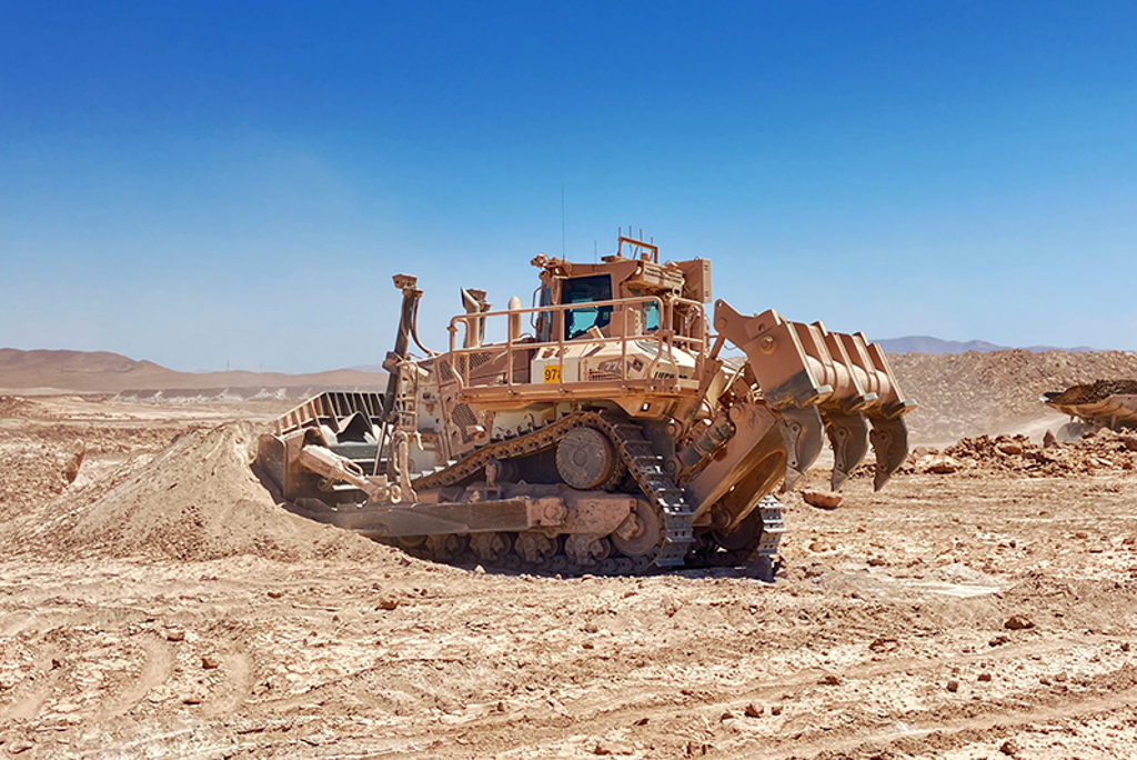 Liebherr commissions PR 776 G8 dozers with LiReCon teleoperation system for SQM in Chile