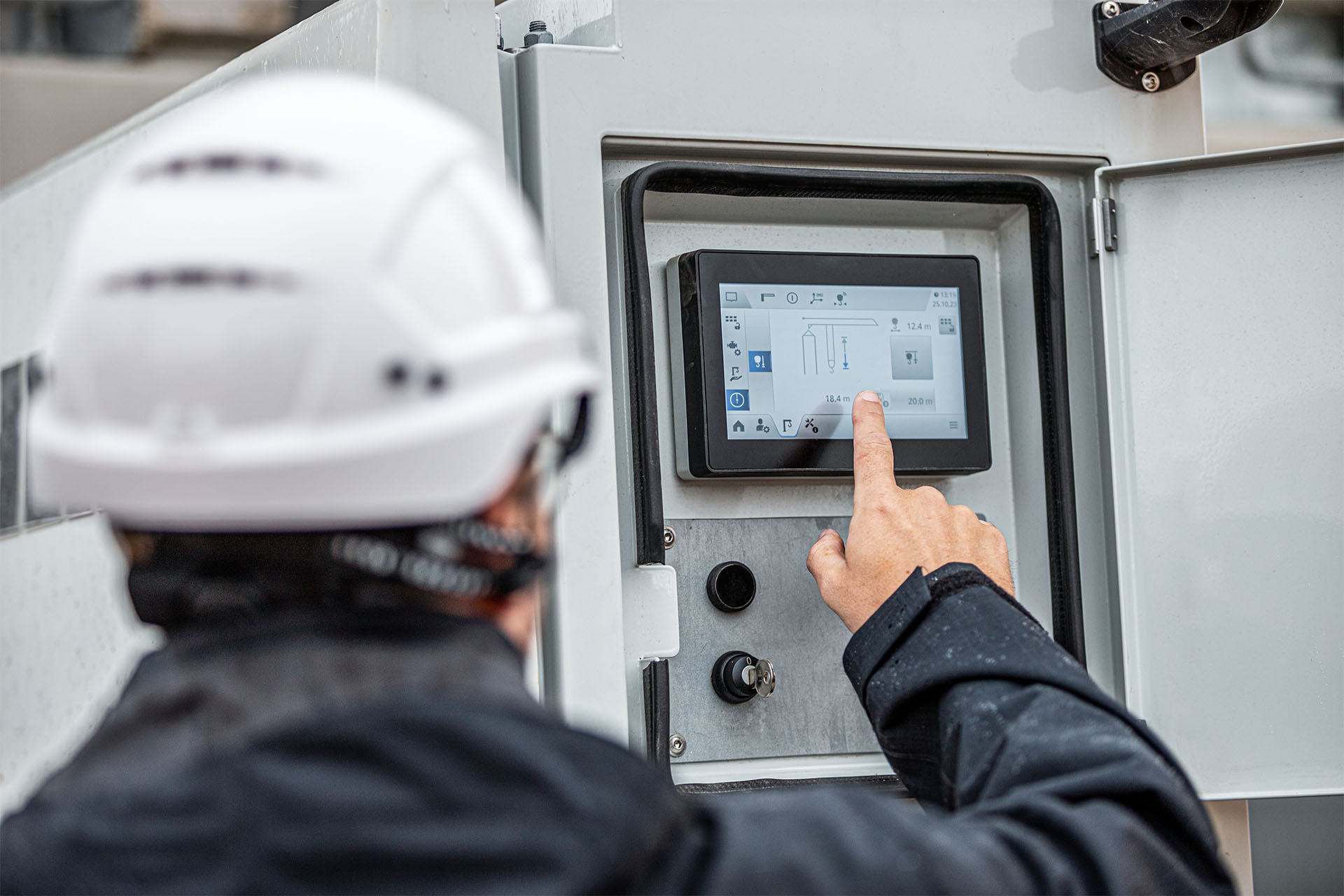 5 reasons why self-erecting cranes will transform the American construction industry