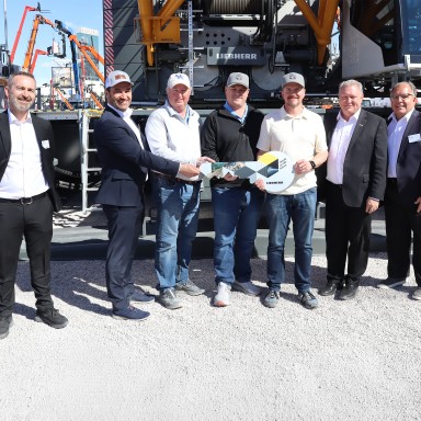 The Traylor team noted the Liebherr LR 1400 SX was the ideal addition to their fleet due to the load charts and high reliability of the crane,