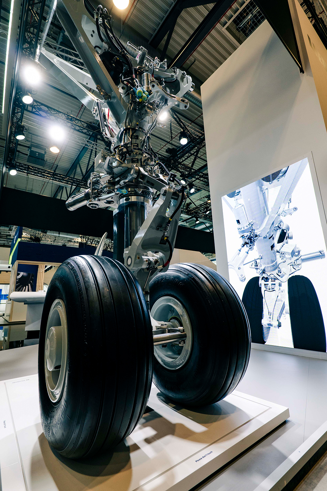 Historic milestone: Liebherr started first Airbus A350 nose landing gear overhaul