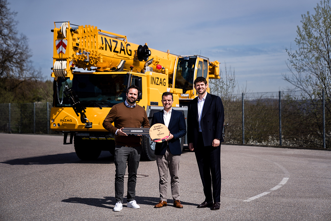 INZAG takes delivery of a new LTM 1090-4.2 for an infrastructure project in Angola