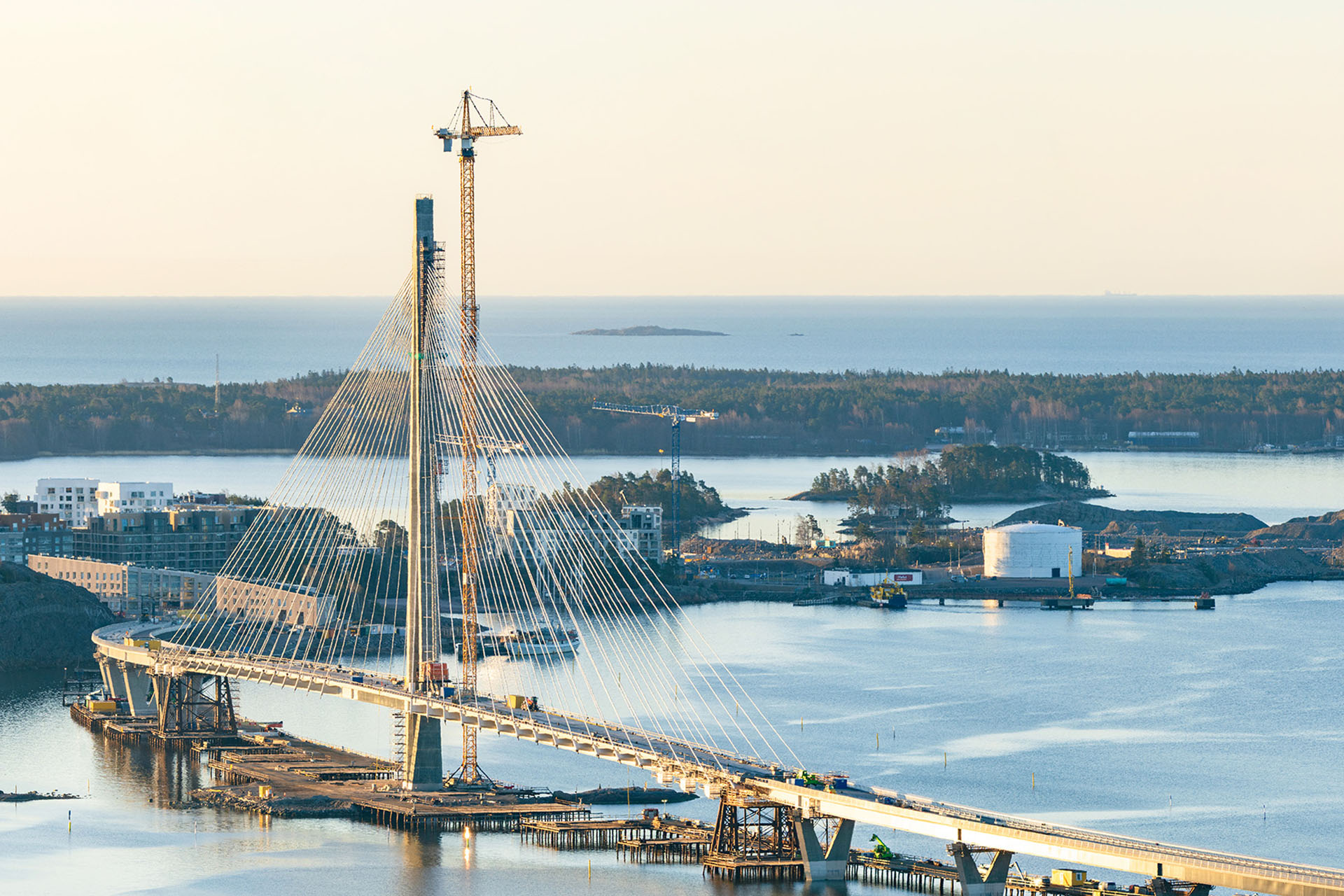 Liebherr high-top crane scaled Finland’s tallest bridge pylon in Helsinki