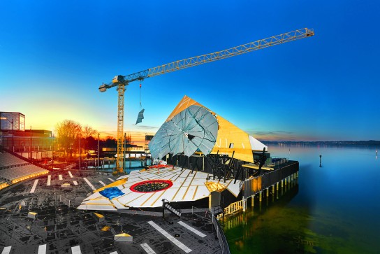 When the opera is reflected in the lake: Liebherr 150 EC-B flat