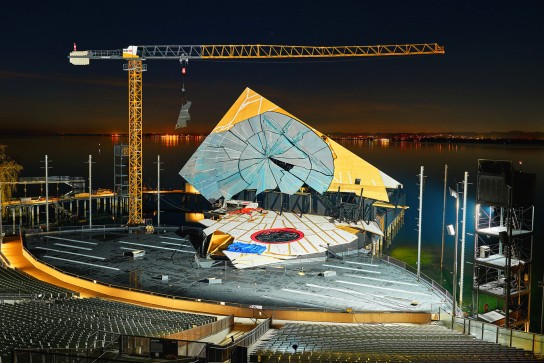 When the opera is reflected in the lake: Liebherr 150 EC-B flat