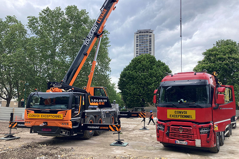 Transports Toussaint takes delivery of a Liebherr LTM 1055‑3.3 mobile crane