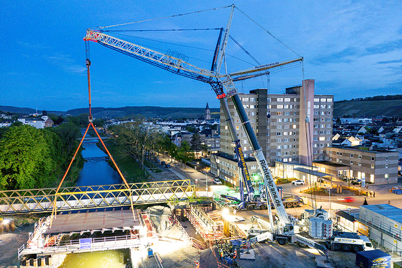 Reconstruction in the Ahr Valley: Two LTM 1750-9.1 cranes are erecting the new Landgrafenbrücke
