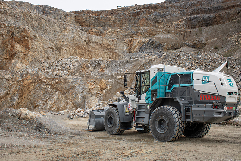 Wheel loaders in focus: 5 features that set the L 566 H hydrogen-powered wheel loader apart