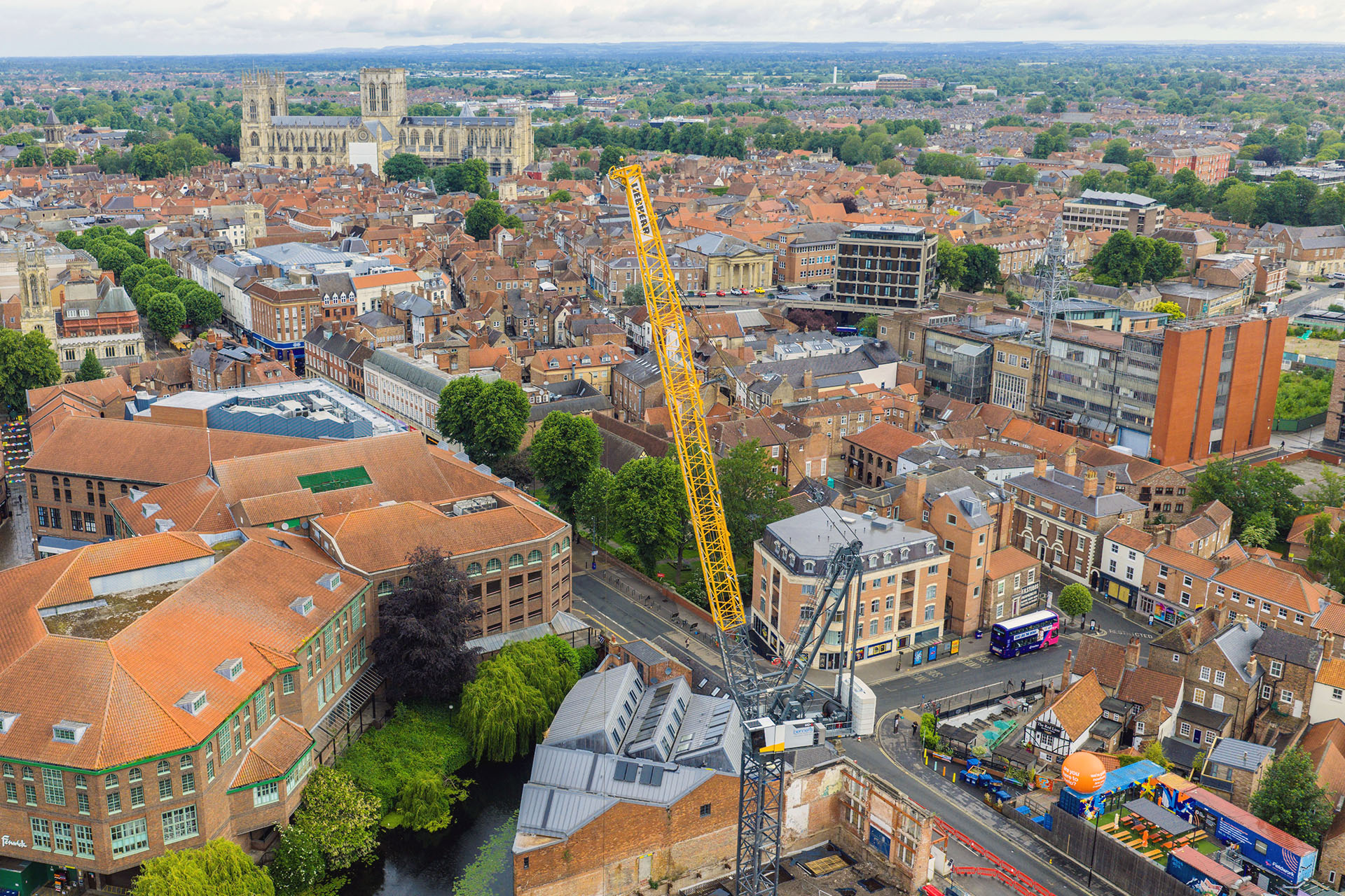 Maximum performance for modern sites: the UK’s first 620 HC-L is erected