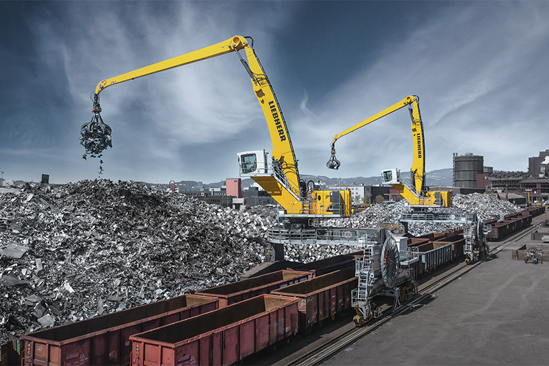 Zero-emission giants: voestalpine opts for four LH 150 T Gantry Industry E cranes