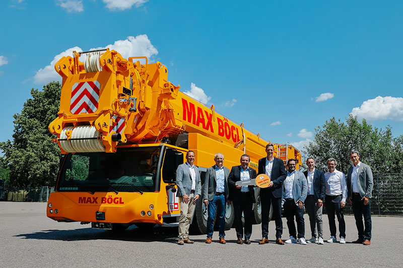 Erster von fünf: Firmengruppe Max Bögl übernimmt Liebherr-Mobilkran LTM 1750-9.1