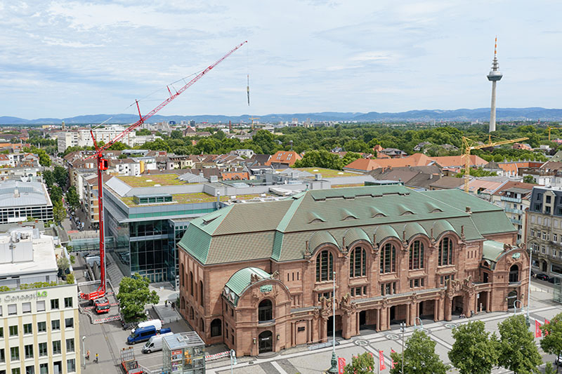 MK 140-5.1 mobile construction crane proves its worth during antenna replacement work above the rooftops of Mannheim