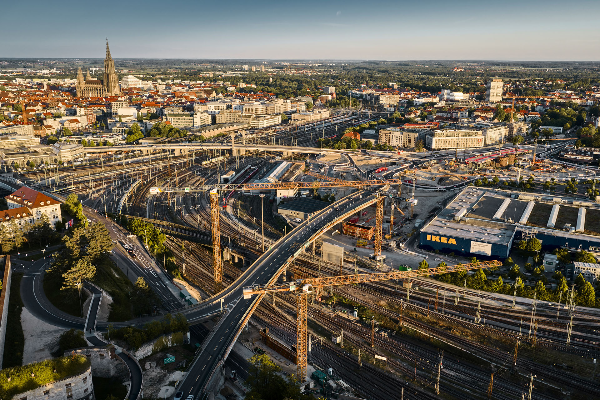 New bridge, live railway lines: Liebherr cranes power Ulm’s B10 reconstruction