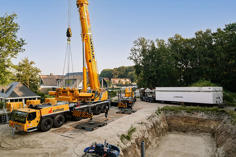 Home debut for the Liebherr LTM 1400-6.1: Precision lift for a 73-tonne precast basement in the Netherlands