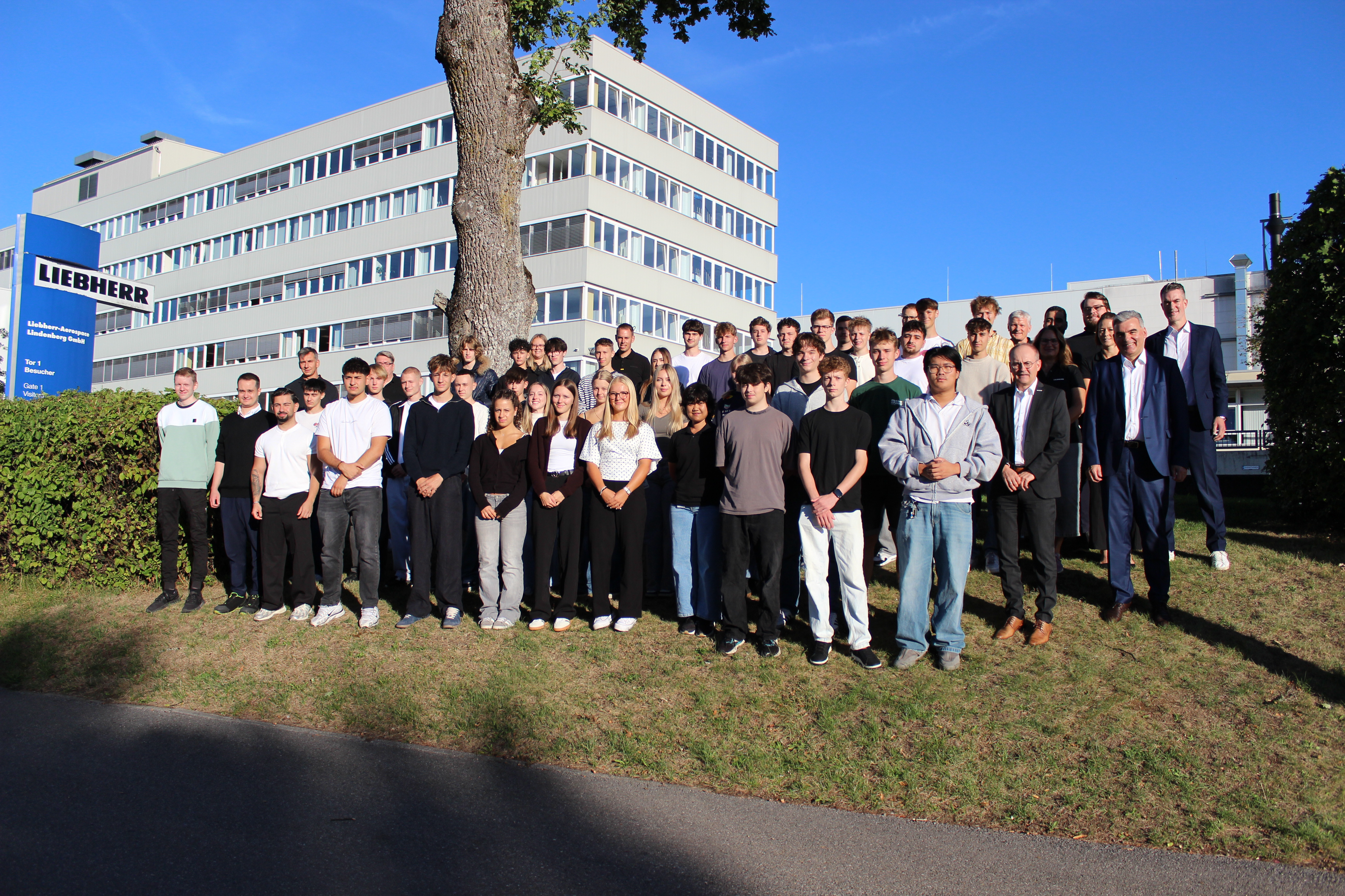 Ausbildung und mehr: Karriere bei der Liebherr-Aerospace