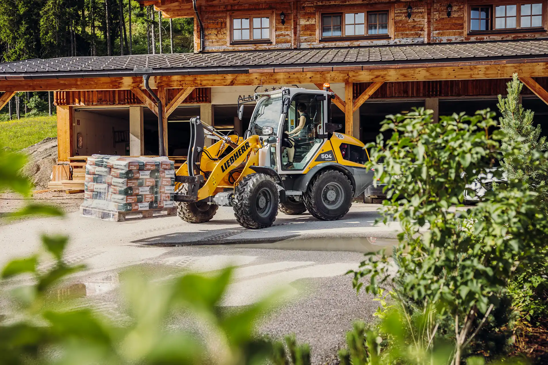 Radlader im Fokus: 5 Features, die im Garten- und Landschaftsbau den Unterschied machen