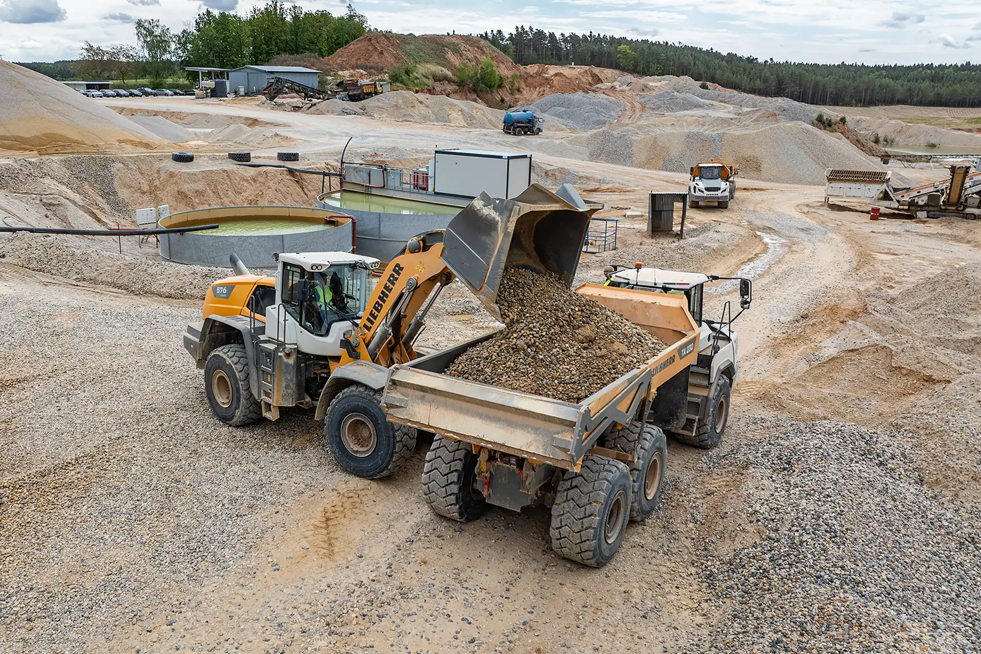 From dust to top performance: Liebherr impresses at the České Štěrkopísky gravel plant