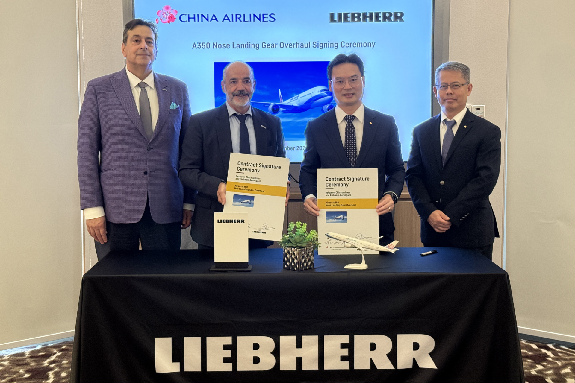Liebherr-Aerospace and China Airlines reach an agreement for Airbus A350 nose landing gear overhaul