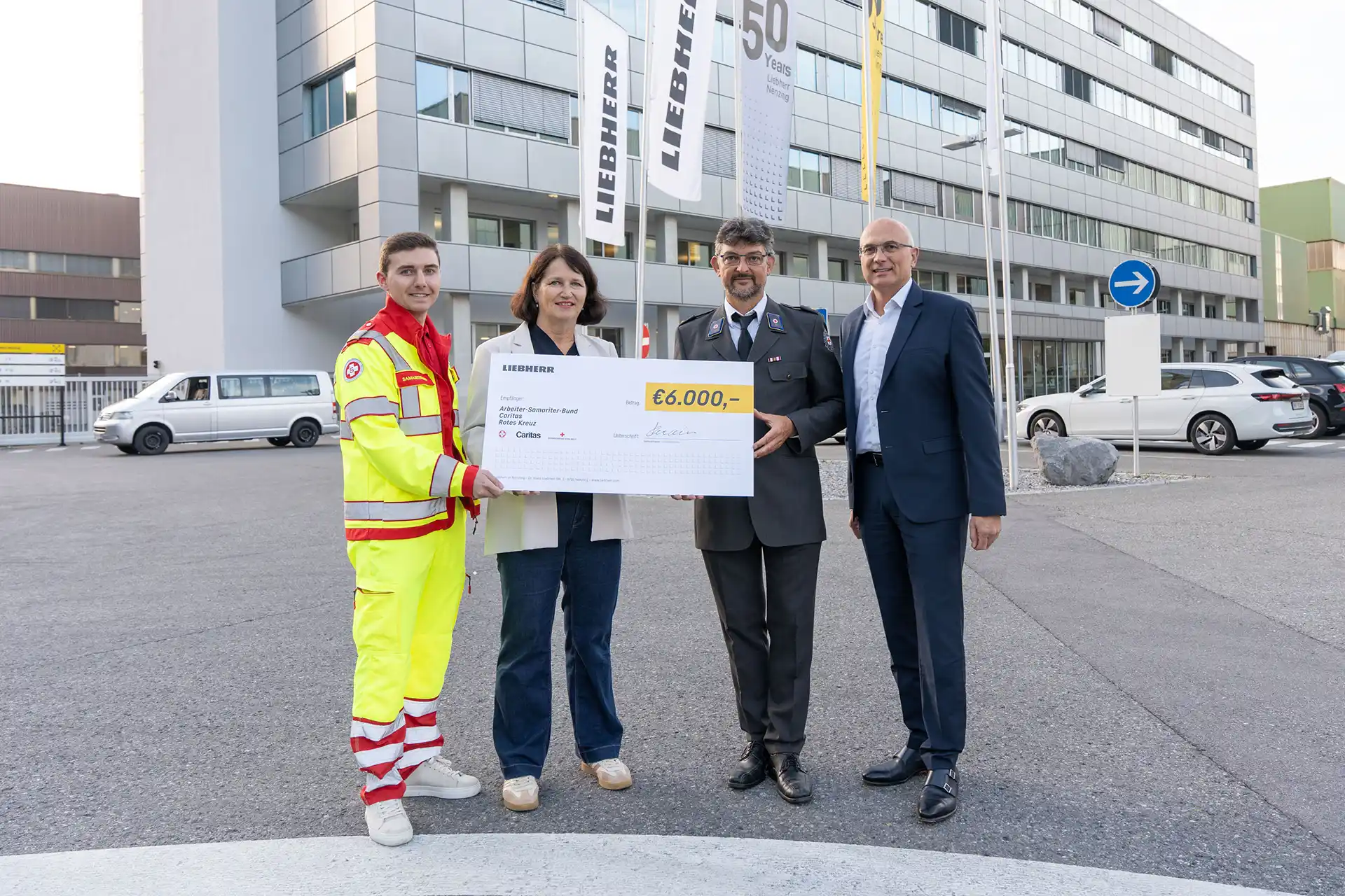 Liebherr Nenzing verdoppelt Spendensumme für soziale Einrichtungen