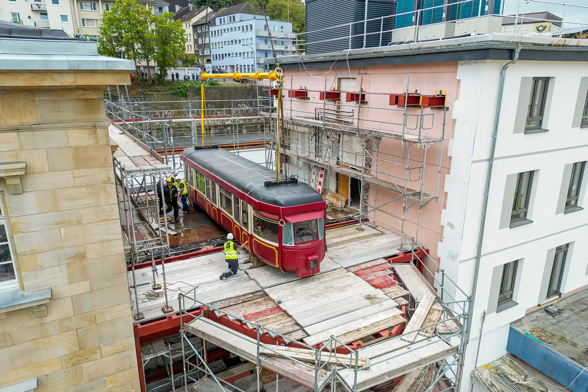 A piece of the city’s history on a hook: Liebherr mobile crane lifts suspension railway carriage into Wuppertal Central Station