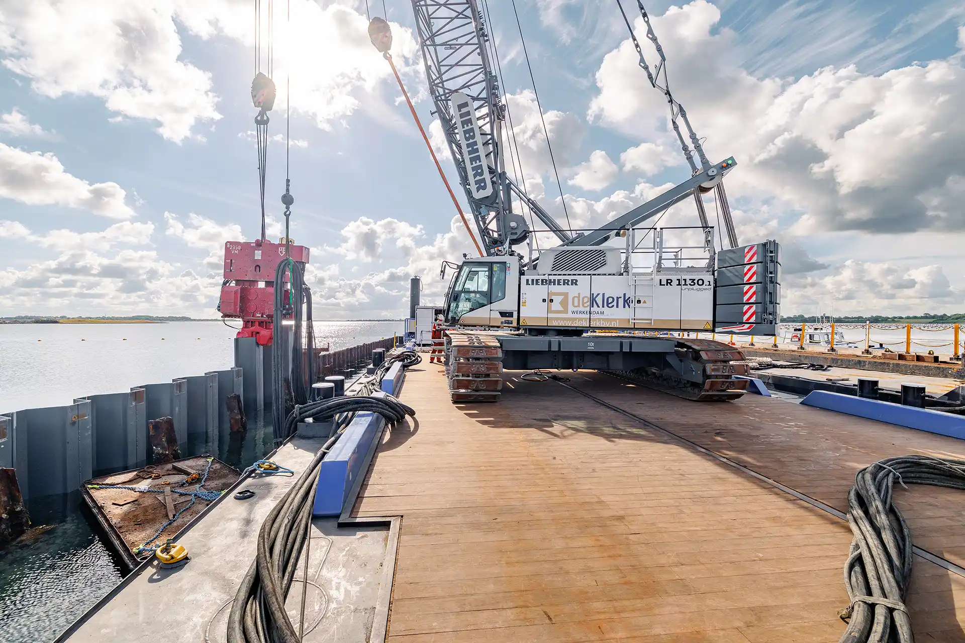 Liebherr electrifies hydraulic construction project with unplugged crawler crane