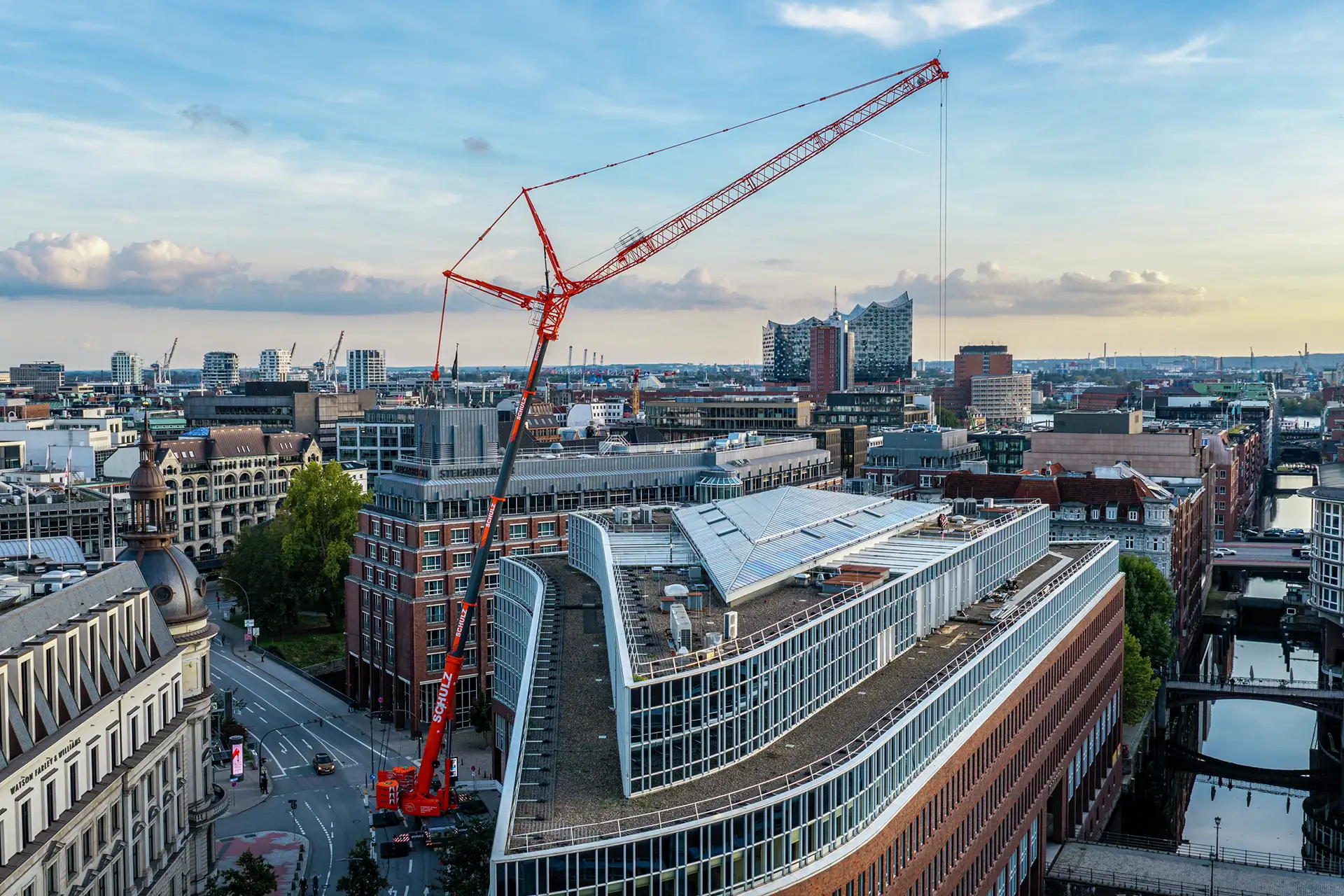 “In Hamburg, they say ‘Schulz’”: Krandienst Schulz invests in the future with Liebherr