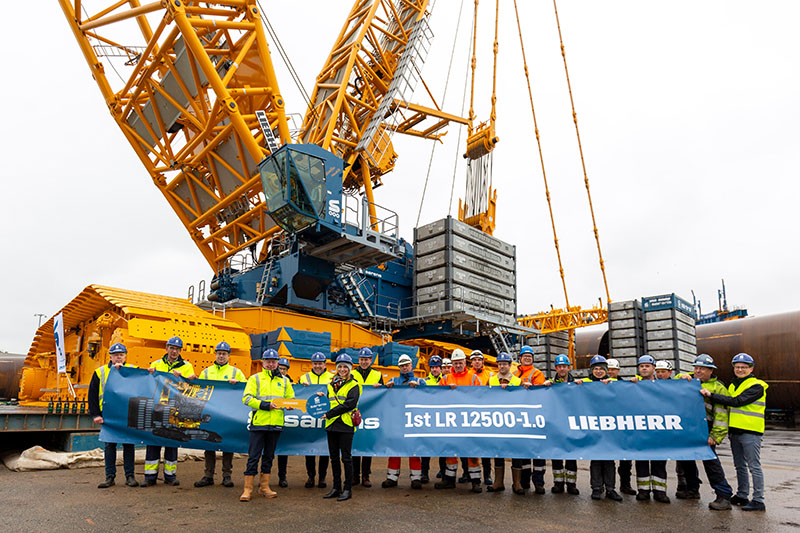 Premiere in the Port of Rostock: Sarens takes delivery of the first Liebherr LR&nbsp;12500-1.0 crawler&nbsp;crane