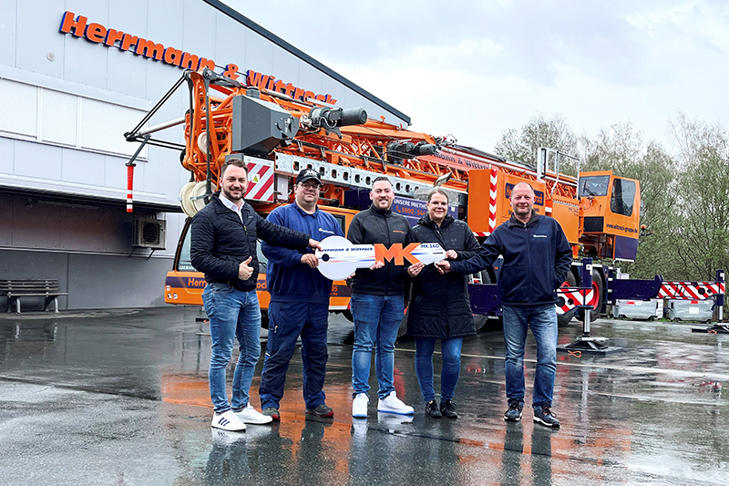 A strong new arrival: Liebherr delivers MK 140 to Herrmann & Wittrock
