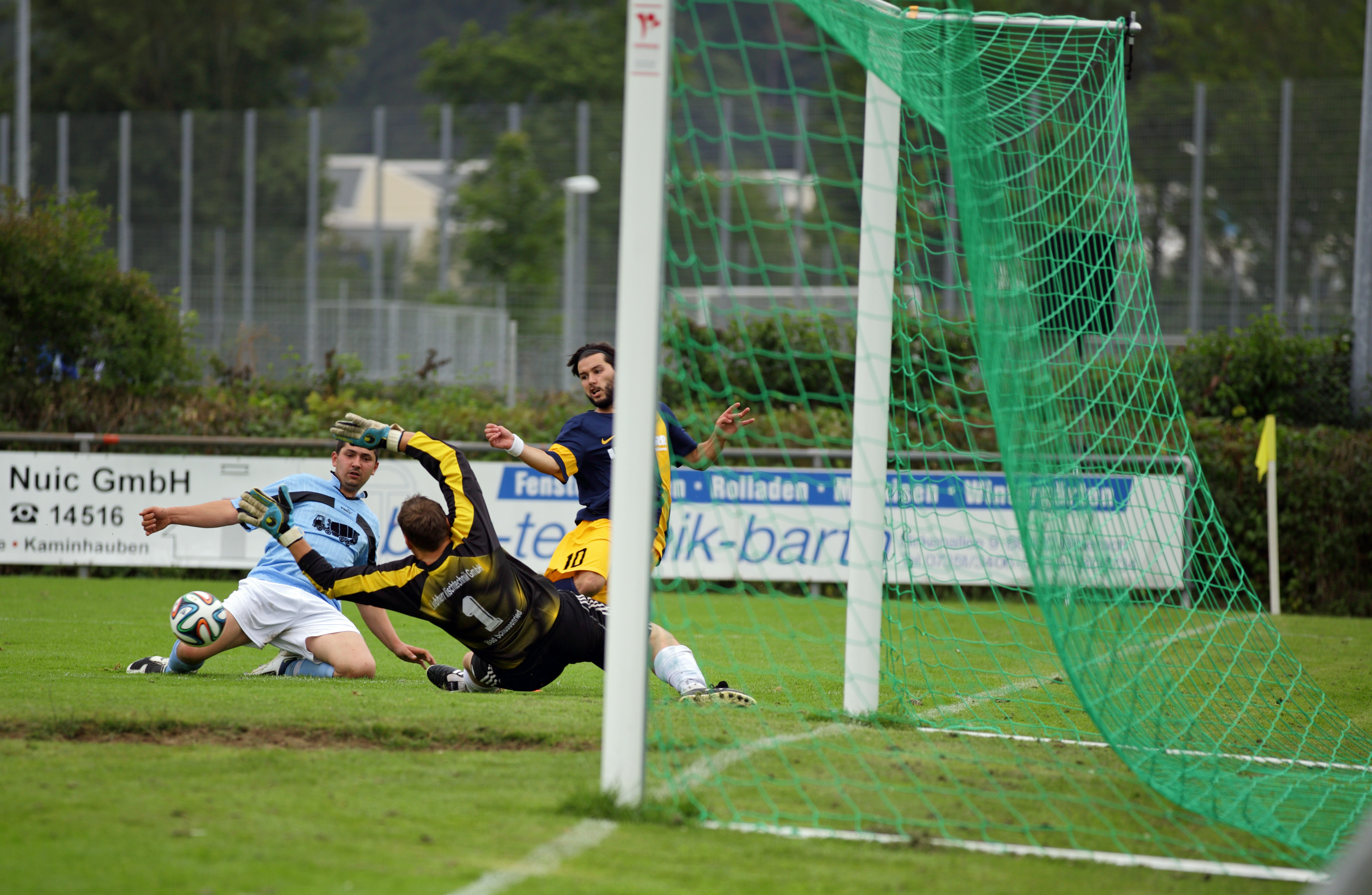 Der Ball rollt beim 60. Liebherr-Fußball-Pokalturnier in Biberach