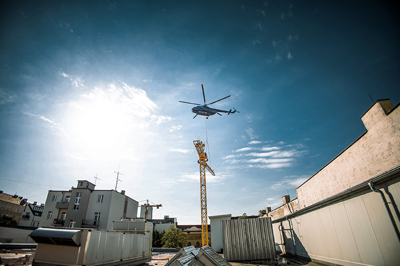 Over the rooftops of Bratislava: helicopter flies Liebherr crane into city’s old town district