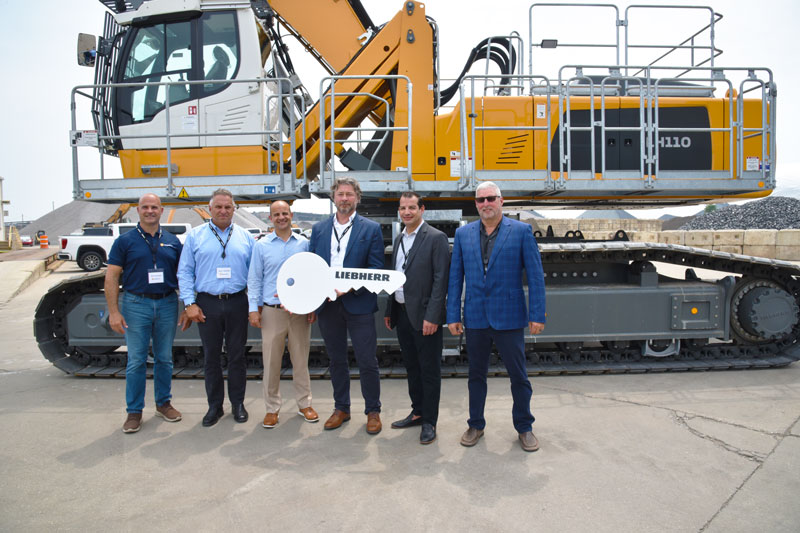 Middle River Marine celebrates the delivery of Liebherr’s LH 110 material handler 