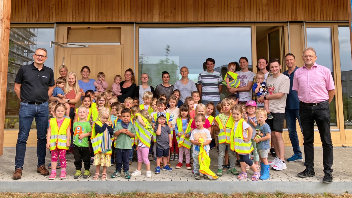 Biberacher Schützenfest: Liebherr übergibt Schützen-Geschenke an Kinder