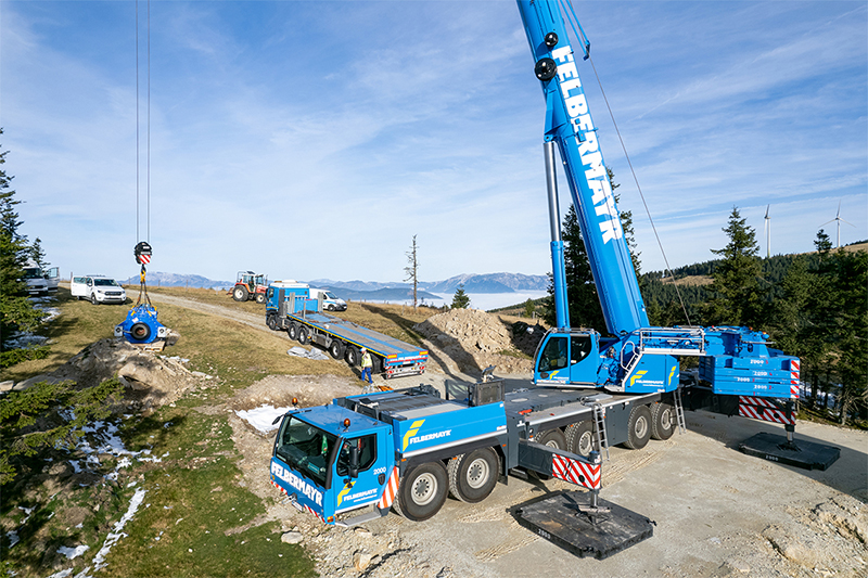 Stable and strong in the wind – Liebherr power hits the road