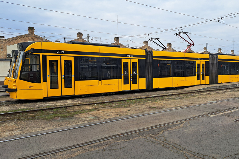 Liebherr supplies exchange parts for tram in Budapest