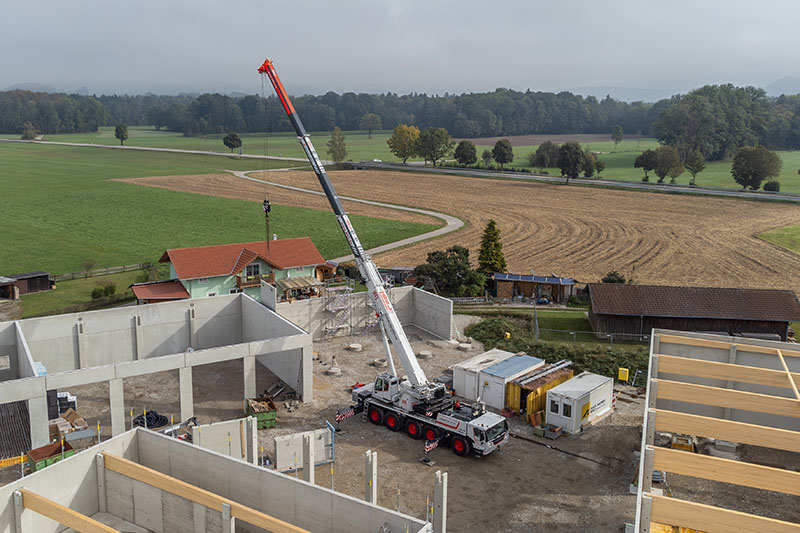 Demonstrated its prowess on its very first job – BKL installs concrete slabs with millimetre precision using LTM 1110-5.2