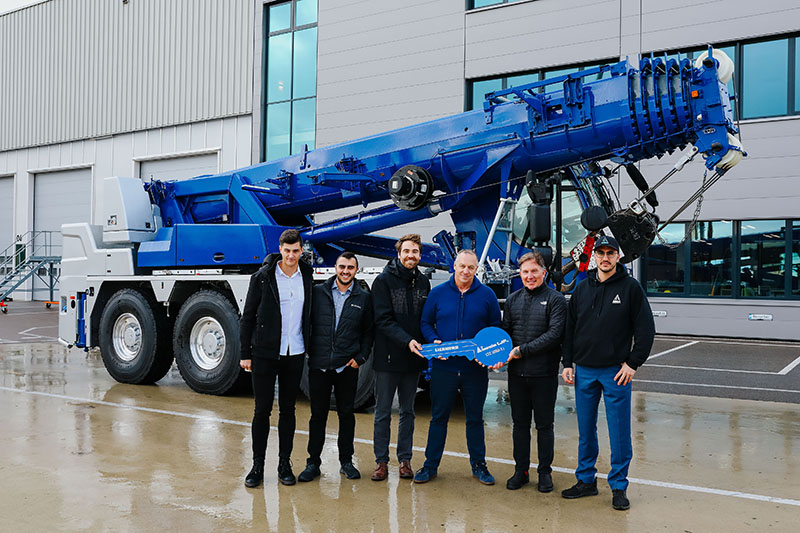 Compact crane for vast country: LJP takes delivery of a another Liebherr LTC 1050-3.1