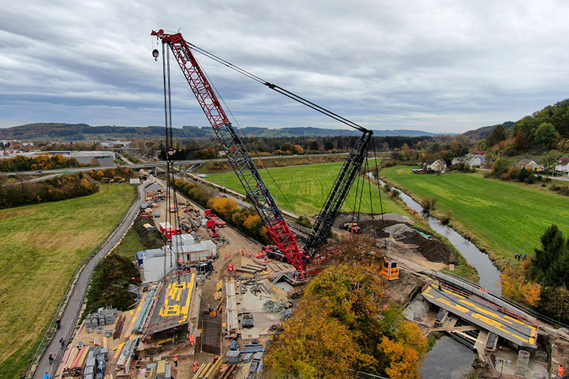 RIGA MAINZ replaces old railway bridge with Liebherr crawler crane LR 1750/2
