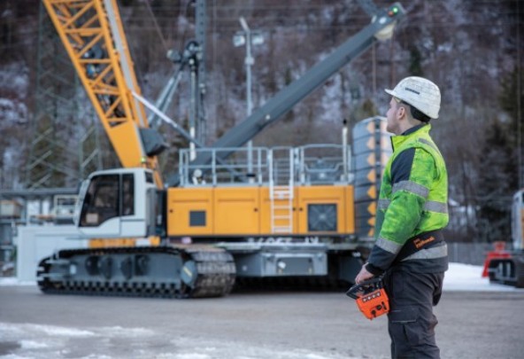 Navigation and alignment from various perspectives outside the cab bring huge advantages with respect to safety.